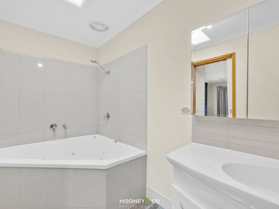 2 Norwood Court, Cranbourne
