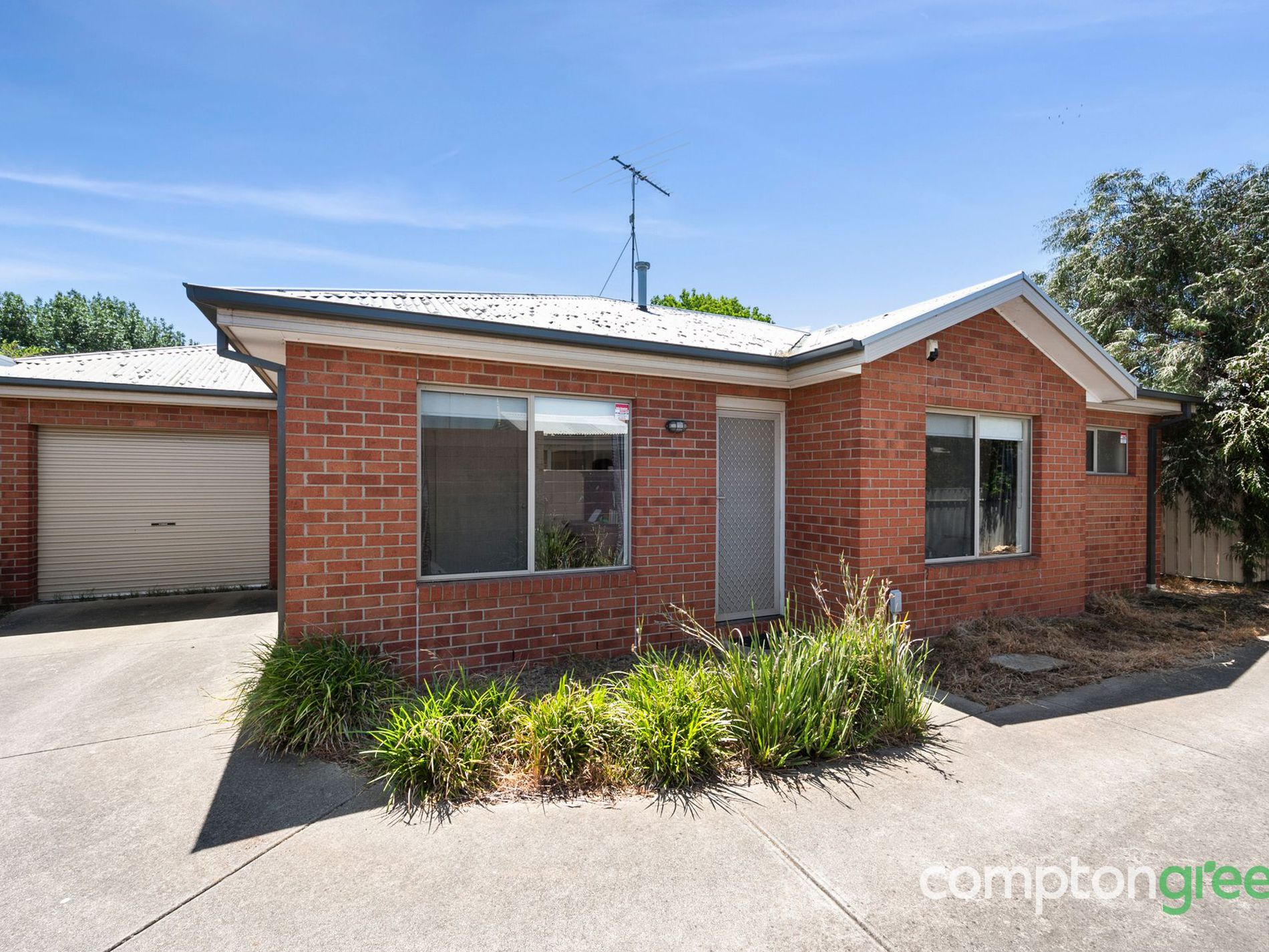 2 / 60 Tanner Street, Breakwater