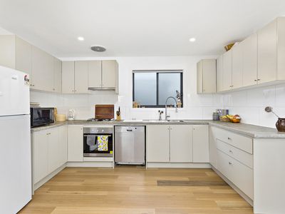 218 Farmborough Road, Farmborough Heights