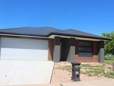 37 Simkins Drive, Benalla