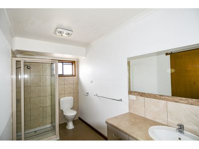 4 Oak Court, Horsham