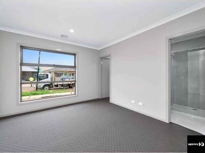 8 Sandygate Circuit, Strathtulloh