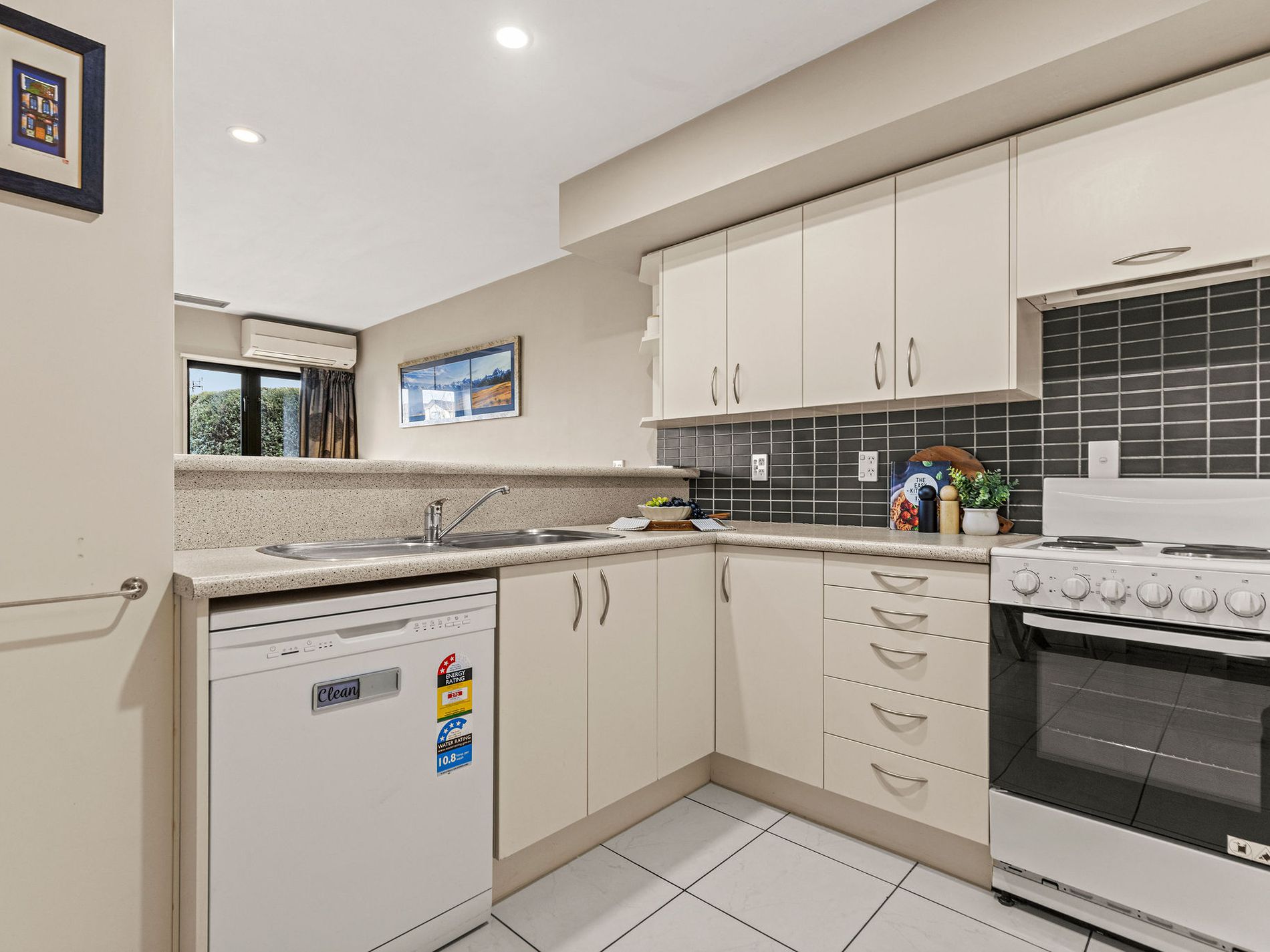 2 / 384 Madras Street, City Centre