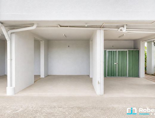  Tewantin ground floor unit, short walk to shops image 5