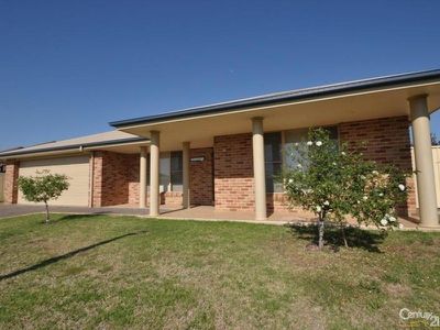 11 William Farrer Drive, Dubbo