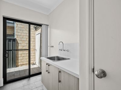 28 Mornington Crescent, Wandi