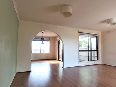1 / 10 Willow Glen Court, Dingley Village