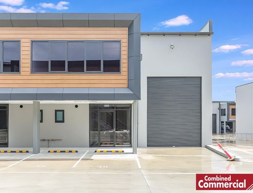 Near New Modern Unit 