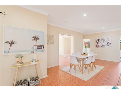 8 Beagle Close, Bentley Park