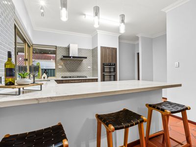 8 Heatherlea Parkway, Leeming