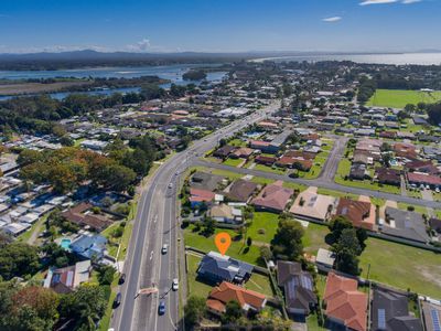 48 The Lakes Way, Forster