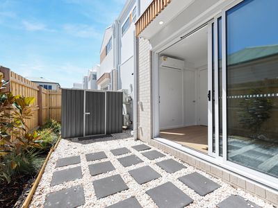 1 / 12 Hampton Parade, West Footscray