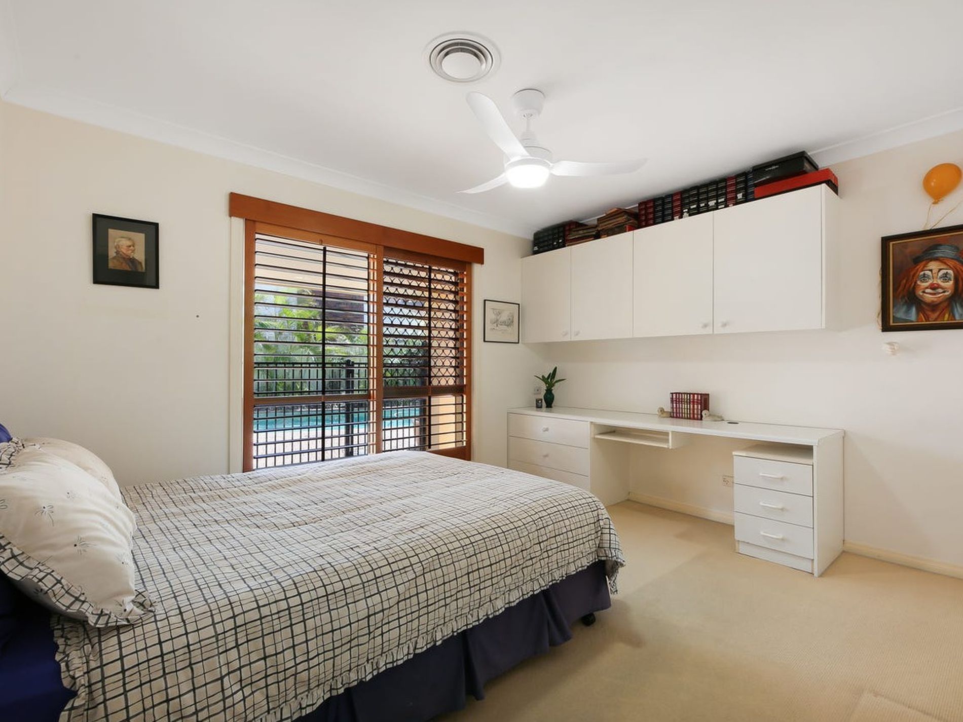 33 Selkirk Ave, Benowa