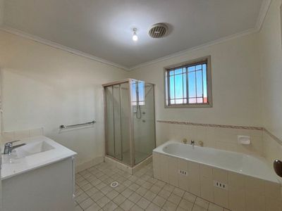 8 / 9 Watergum Way, Greenacre