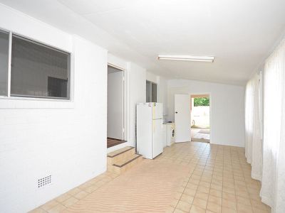 42 BIDEFORD STREET, Torquay