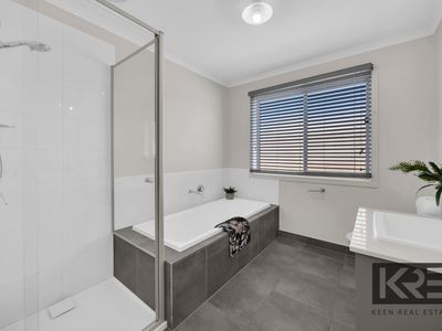 18 Gaudi Boulevard, Corinella