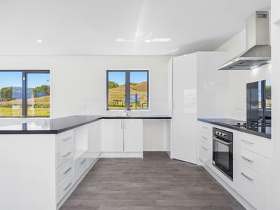 1514 Run Road, Tapora