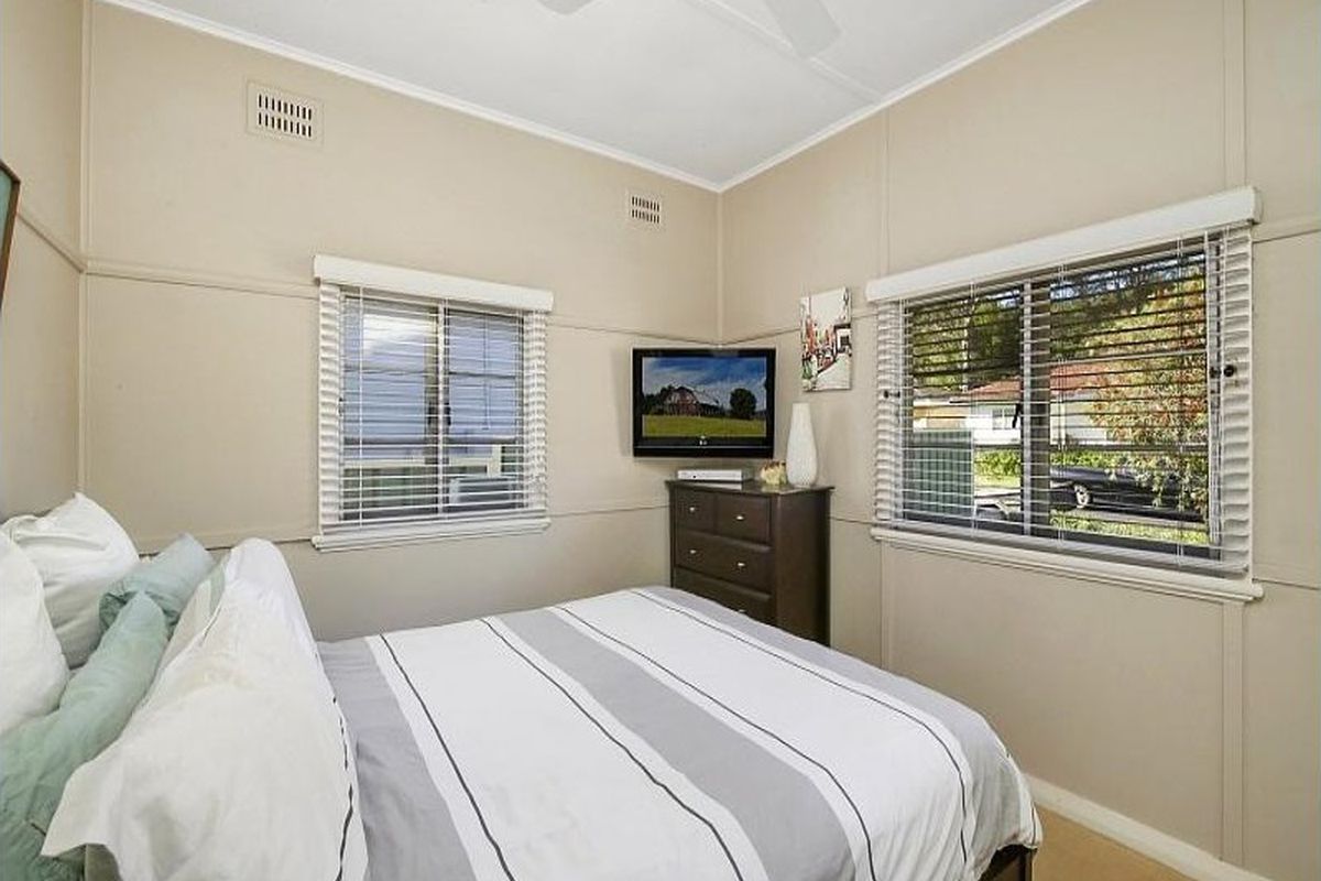 3 Lionel Parade, Springfield