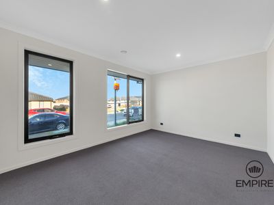 18 Jessfield Terrace, Cranbourne East