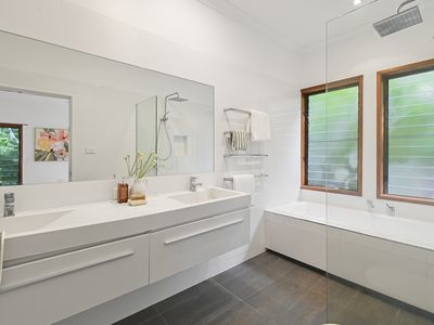 2-4 BARRON GORGE ROAD, Caravonica