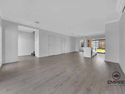 5 Lopes Walk, Clyde North