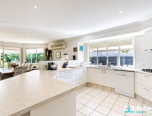 Easy and Spacious Living in a Great Location! image 4