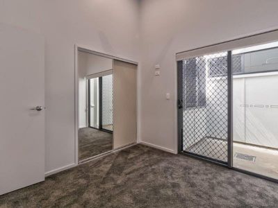 2 / 28 Earl St Vincent Circuit, Eli Waters