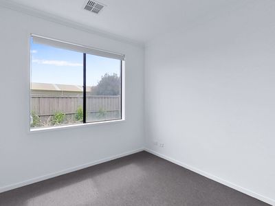 112 Starboard Way, Werribee South