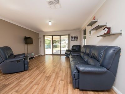 8 Glenshee Close, Dubbo