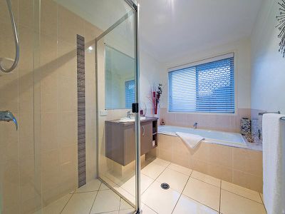 97 School Rd, Wynnum West