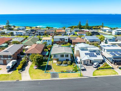 28 Sunset Boulevard, Kianga