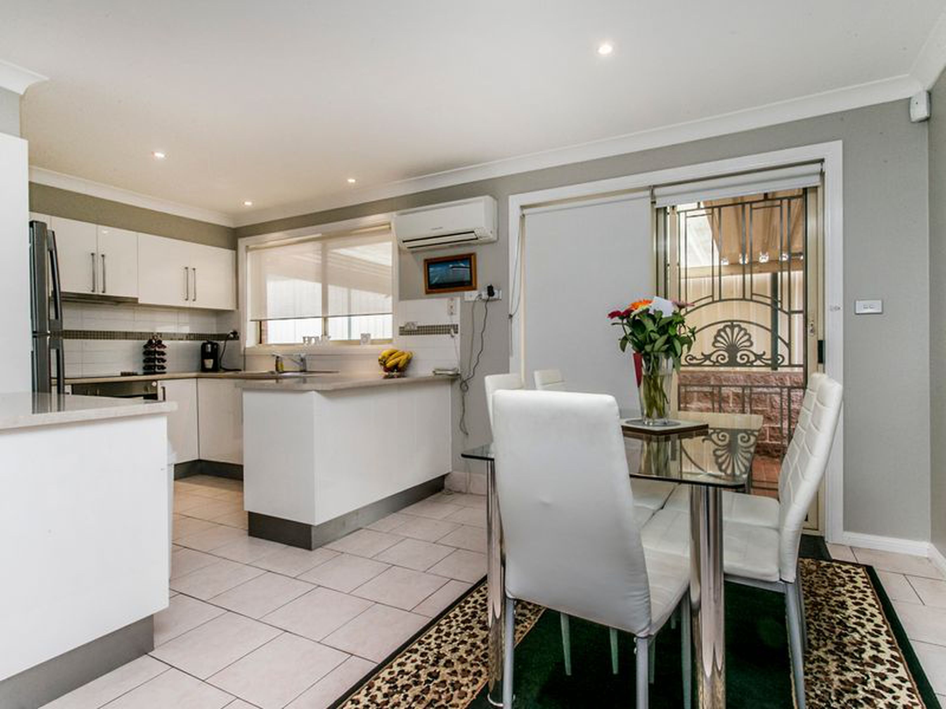 2 / 1 Barronfield Drive, GLENMORE PARK