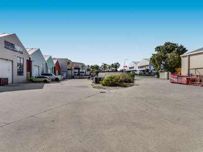1 / 9 Capel Court, Bentley