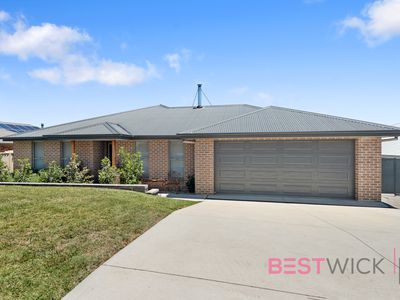 13 McGillan Drive, Kelso