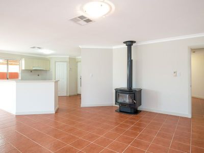 25 Longmore Parade, Broadwood