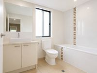 33 Azure Way, Hope Island