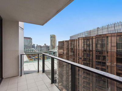 1902 / 675 La Trobe Street, Docklands