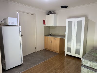 5 / 8 Florence Avenue, Clayton