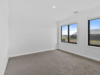 47 Lewis Crescent, Finley