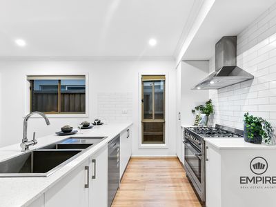 11 Whispering Way, Clyde North