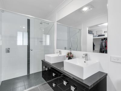 37 Chapman Place, Oxley