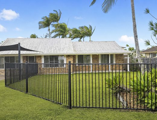 Family home in a great street. image 2