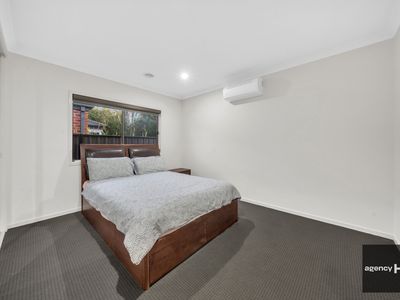 4 Lusitano Way, Clyde North