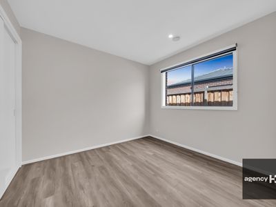 28 Art Deco Drive, Deanside