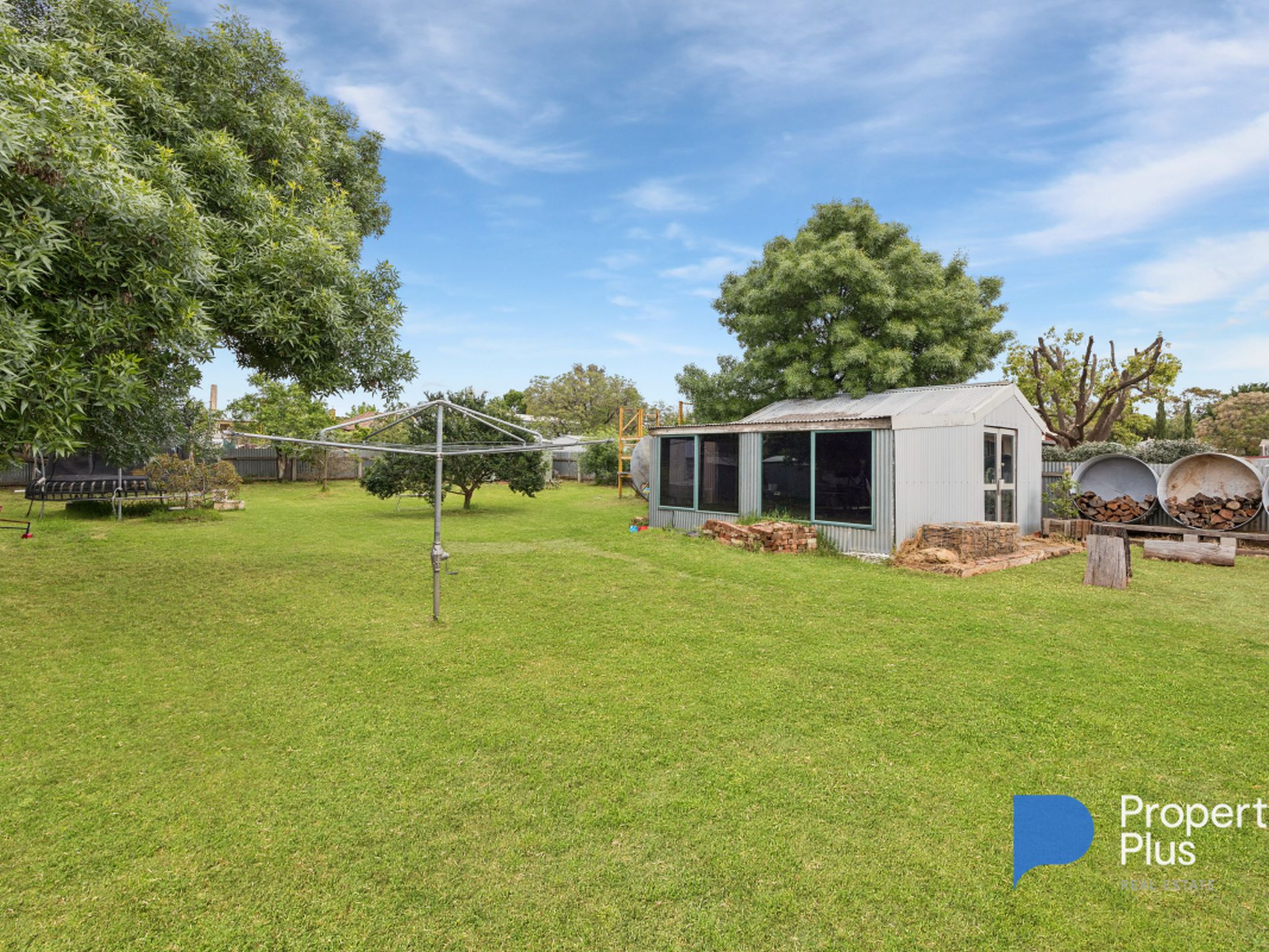 7 WINDSOR AVENUE, Charlton