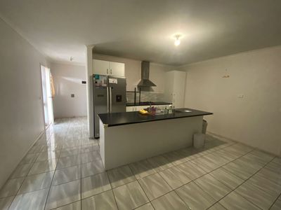 9 / 16 Centre Avenue, Werribee
