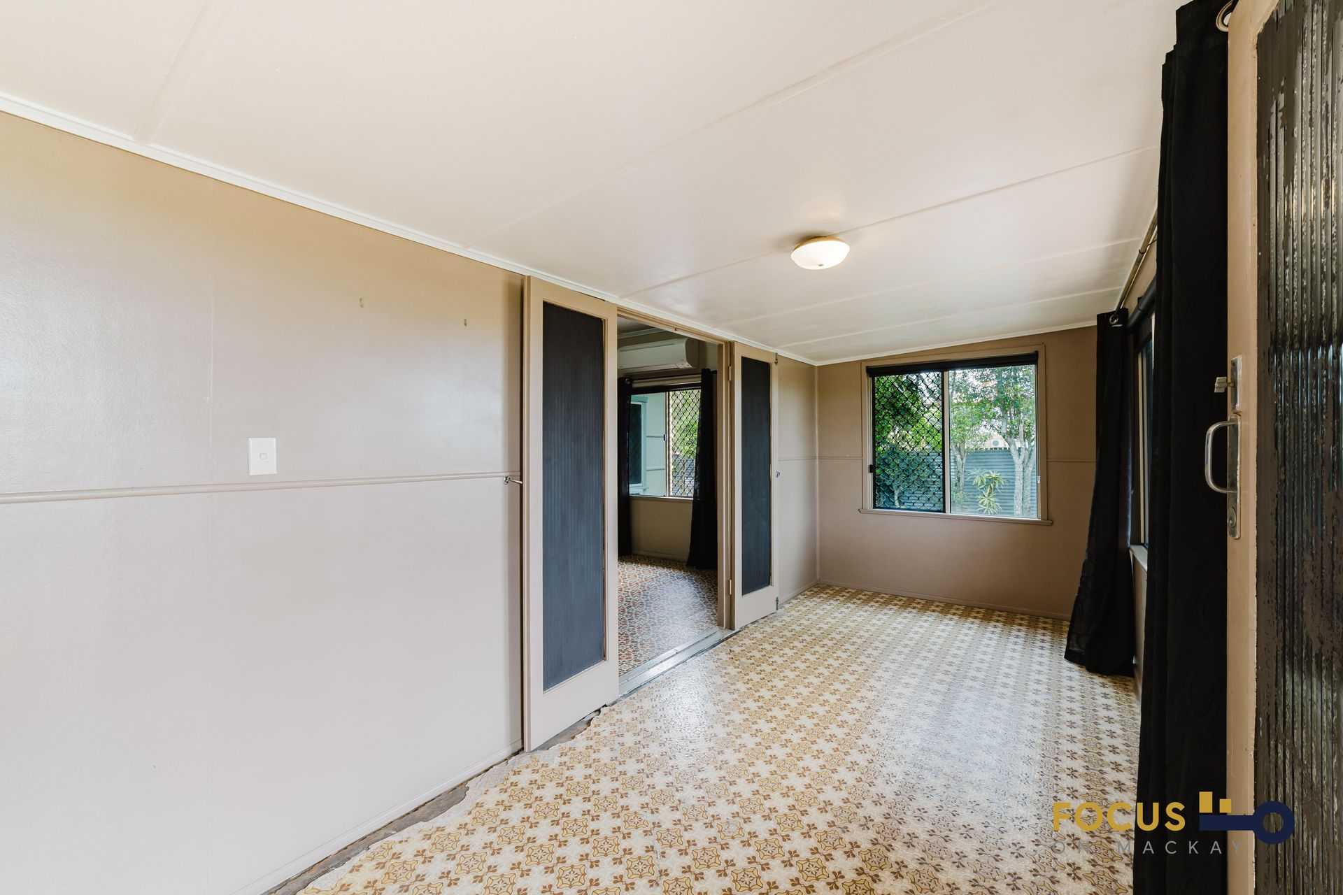 83 Gibsons Road, Racecourse