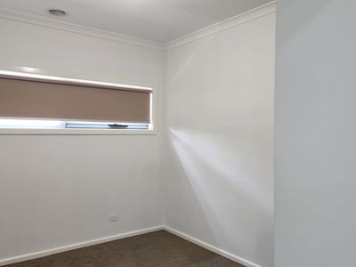 2 / 29 Cassowary Avenue, Werribee