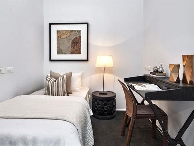 1604 / 2 Sterling  Cct, Camperdown