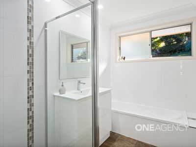 12 Robert St, Kanahooka